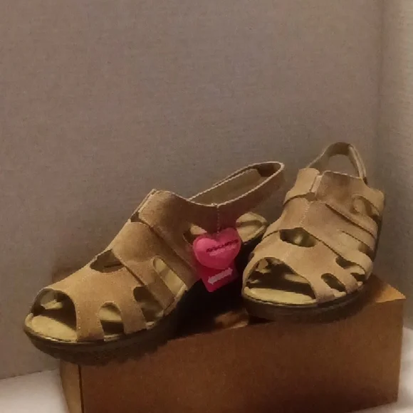Skechers Women's Suede Sandals. - Picture 8 of 13